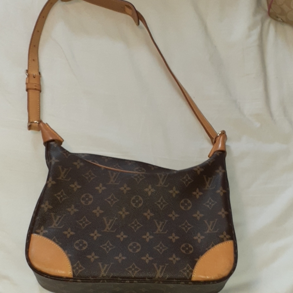Louis Vuitton purse